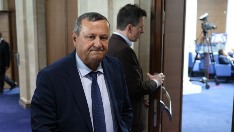 Вдигане на възрастта за пенсиониране не се предвижда, уверява Хасан Адемов